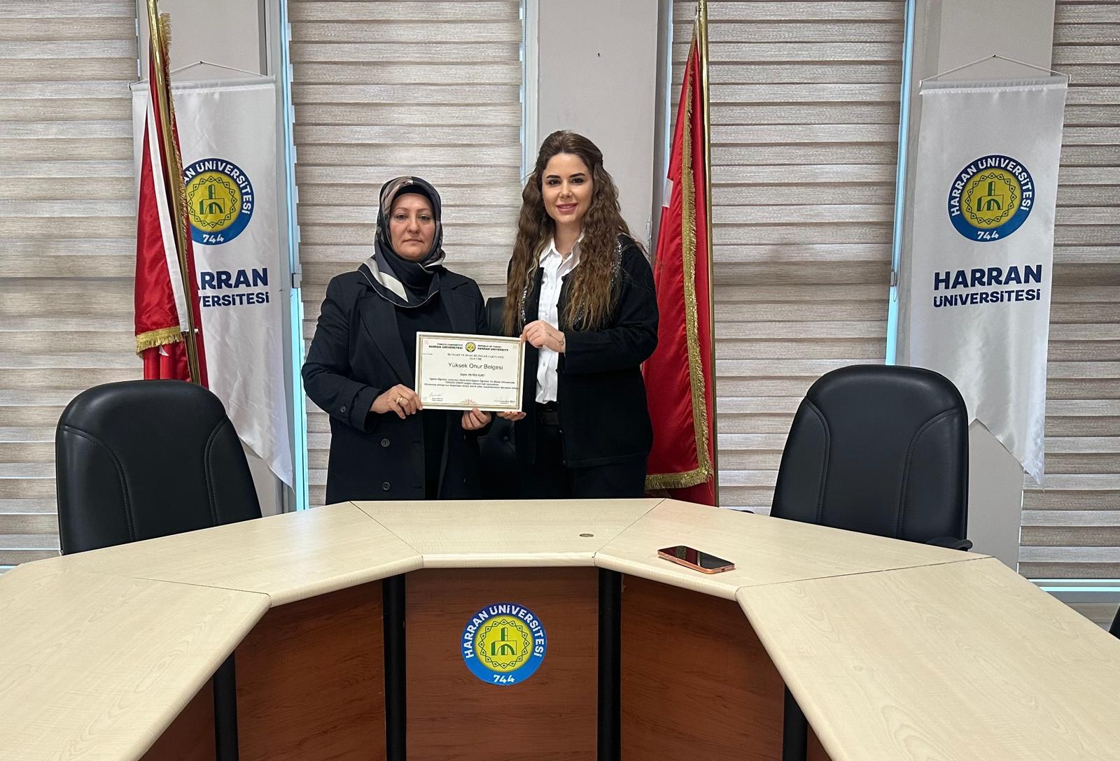 ÜSTÜN BAŞARI GÖSTEREN ÖĞRENCİMİZ YÜKSEK ONUR BELGESİ İLE ÖDÜLLENDİRİLDİ