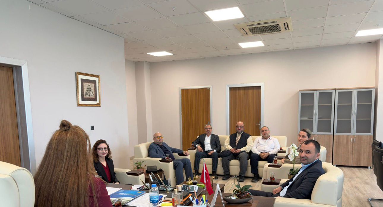 Mezunlarımızdan İİBF Dekanlığı'na Anlamlı Ziyaret