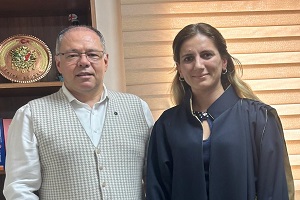 Doçent ünvanı olan hocamıza cübbesi giydirildi.