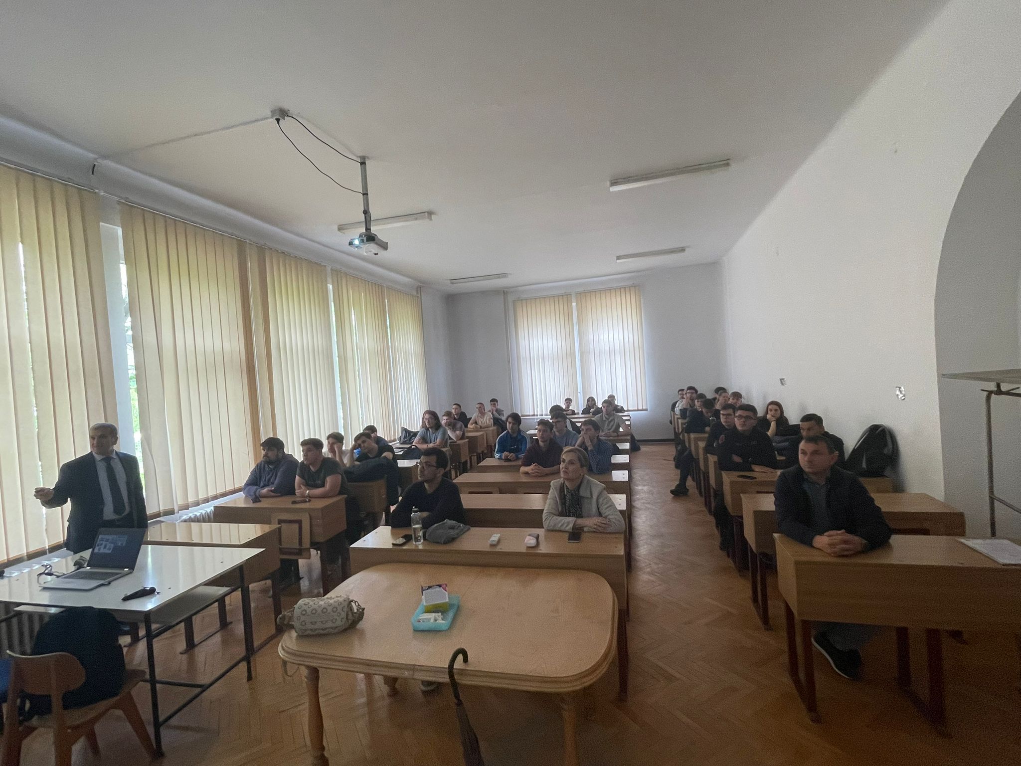 Prof. Dr. Hüsamettin BULUT, Erasmus+ Hareketliliği Kapsamında Romanya’da Ders Verdi