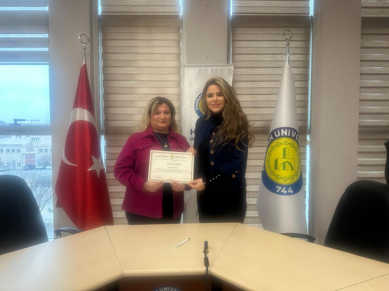 ÜSTÜN BAŞARI GÖSTEREN ÖĞRENCİMİZ DİDEM İŞGÖR'E ONUR BELGESİ TAKDİM EDİLDİ