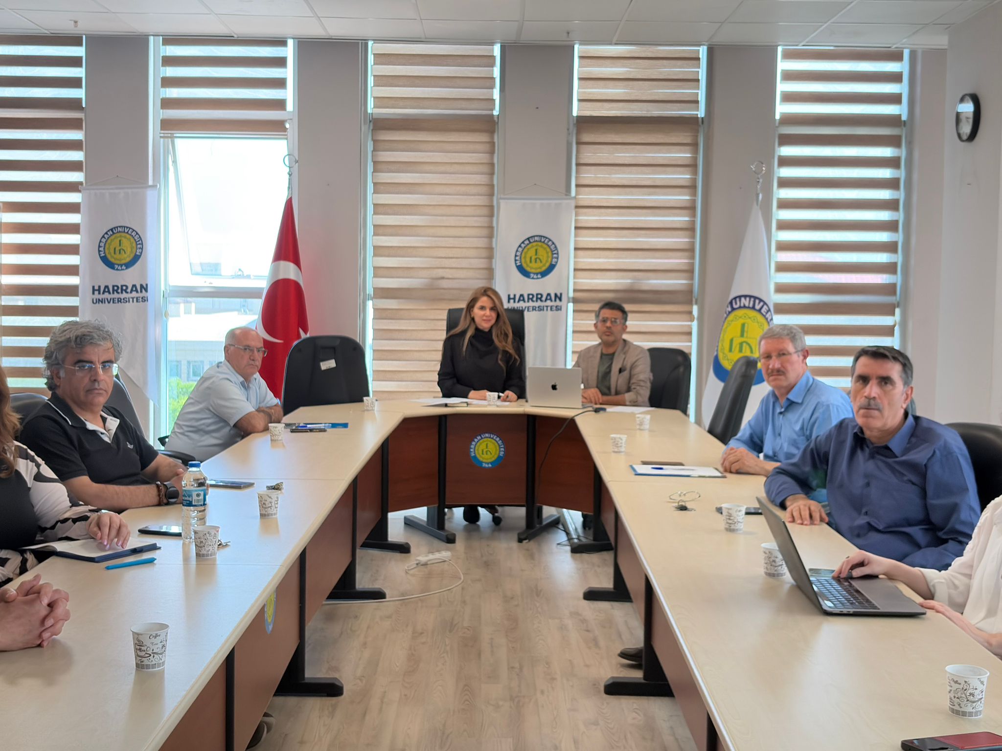 FAKÜLTE KURULU TOPLANTISINDA STAJ YÖNERGESİ REVİZYONLARI VE ECONHARRAN DERGİSİ İSİM DEĞİŞİKLİĞİ GÖRÜŞÜLDÜ