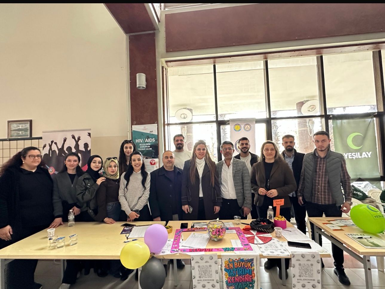 STANT GÜNLERİ ETKİNLİĞİ KAPSAMINDA FAKÜLTEMİZ EKONOMİ KULÜBÜ STANDINA REKTÖRÜMÜZ, DEKANLIĞIMIZ VE HOCALARIMIZDAN ZİYARET
