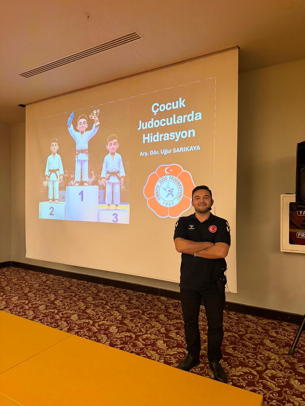 Araştırma Görevlisi Uğur Sarıkaya, Türkiye Judo Federasyonu Antrenör Gelişim Seminerinde Sunum Gerçekleştirdi