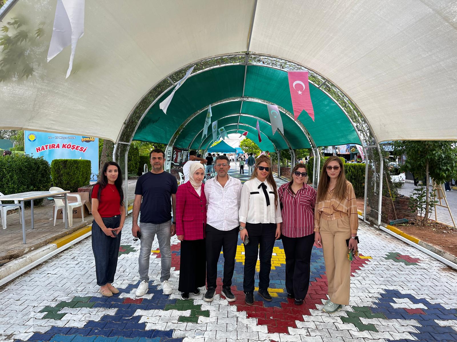 DEKANLIĞIMIZ VE ÖĞRETİM ELEMANLARIMIZDAN BAHAR ŞENLİĞİ STANTLARINA ZİYARET