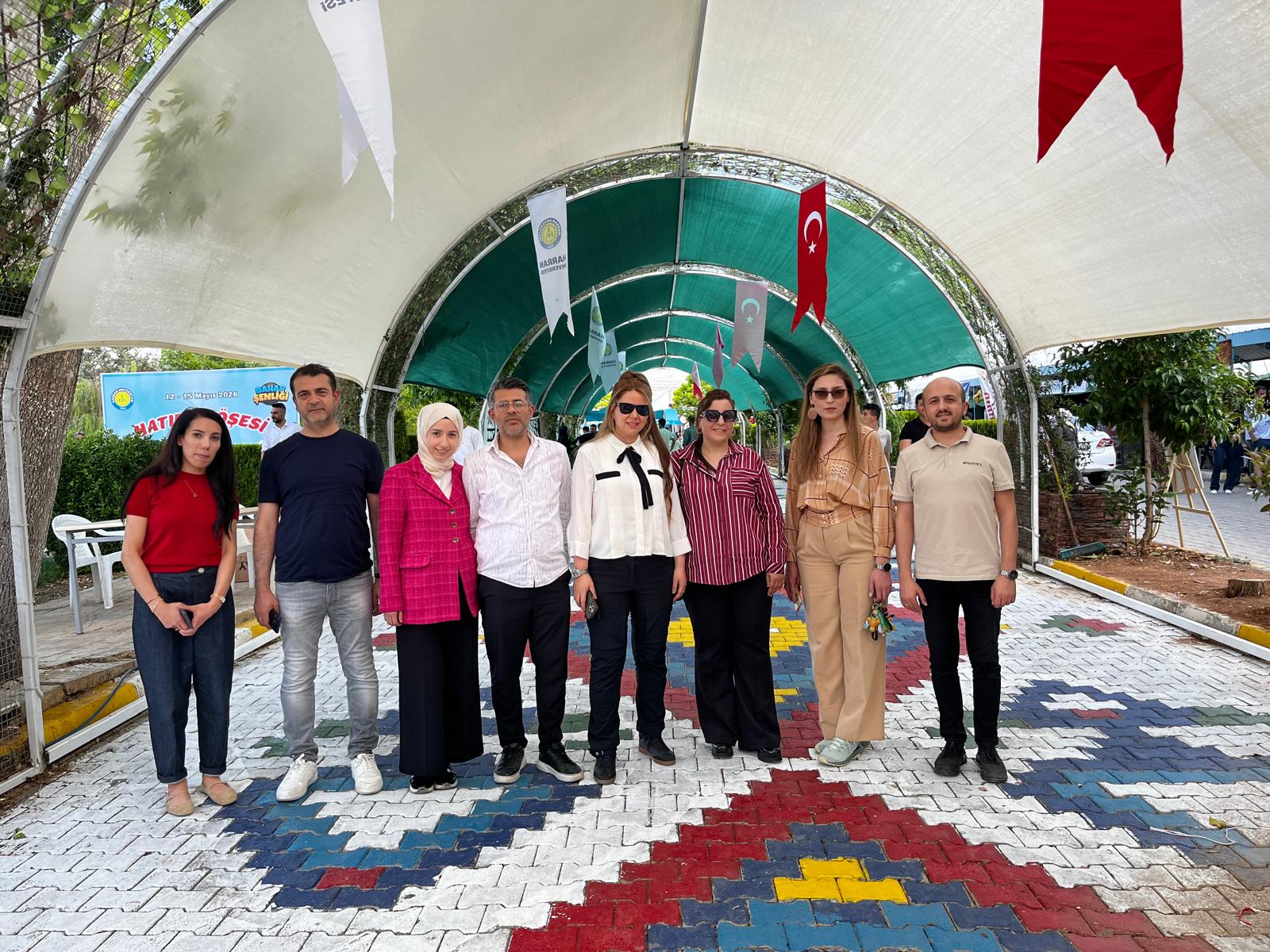 DEKANLIĞIMIZ VE ÖĞRETİM ELEMANLARIMIZDAN BAHAR ŞENLİĞİ STANTLARINA ZİYARET