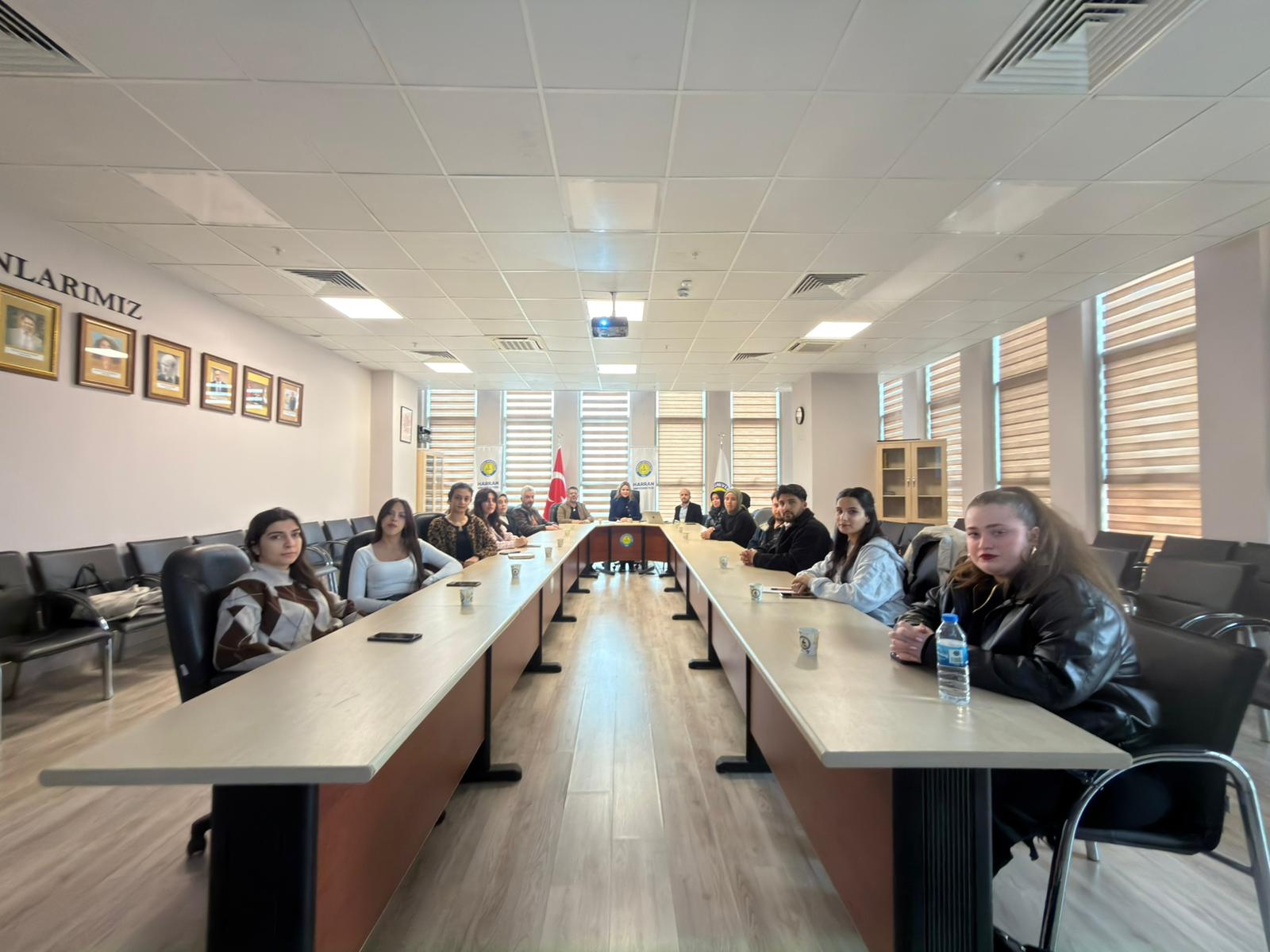 FAKÜLTEMİZ BÖLÜMLERİNİN SINIF TEMSİLCİLERİYLE 2025-2026 BAHAR DÖNEMİ EĞİTİM-ÖĞRETİM SÜRECİNE İLİŞKİN DEĞERLENDİRME YAPILDI, FAKÜLTE ÖĞRENCİ TEMSİLCİSİ SEÇİM SÜRECİ BAŞLATILDI